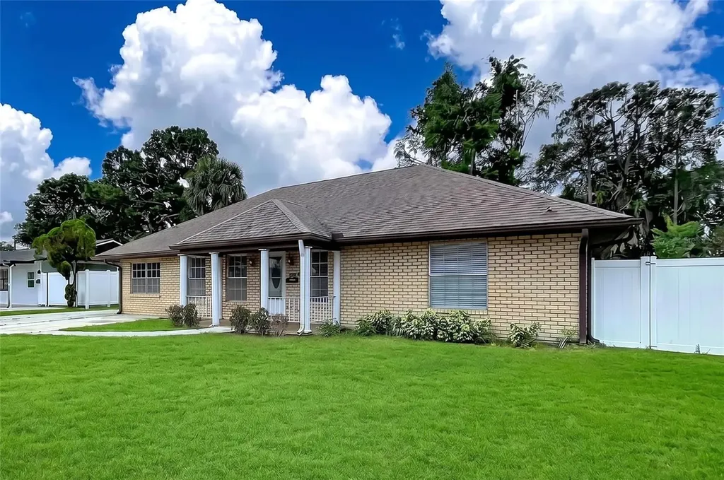 7706 W Elm Street Tampa FL 33615