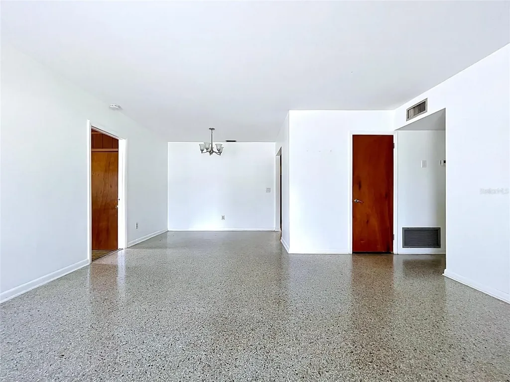 7706 W Elm Street Tampa FL 33615