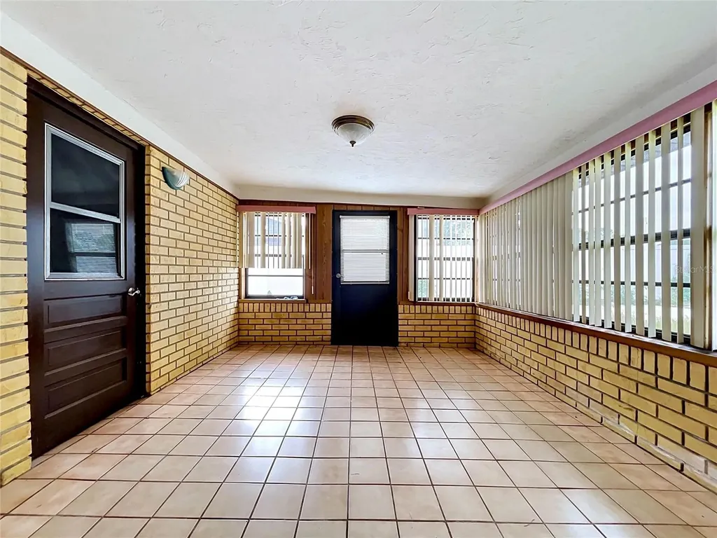 7706 W Elm Street Tampa FL 33615
