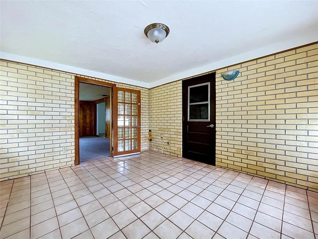 7706 W Elm Street Tampa FL 33615