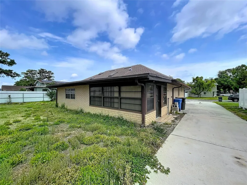 7706 W Elm Street Tampa FL 33615