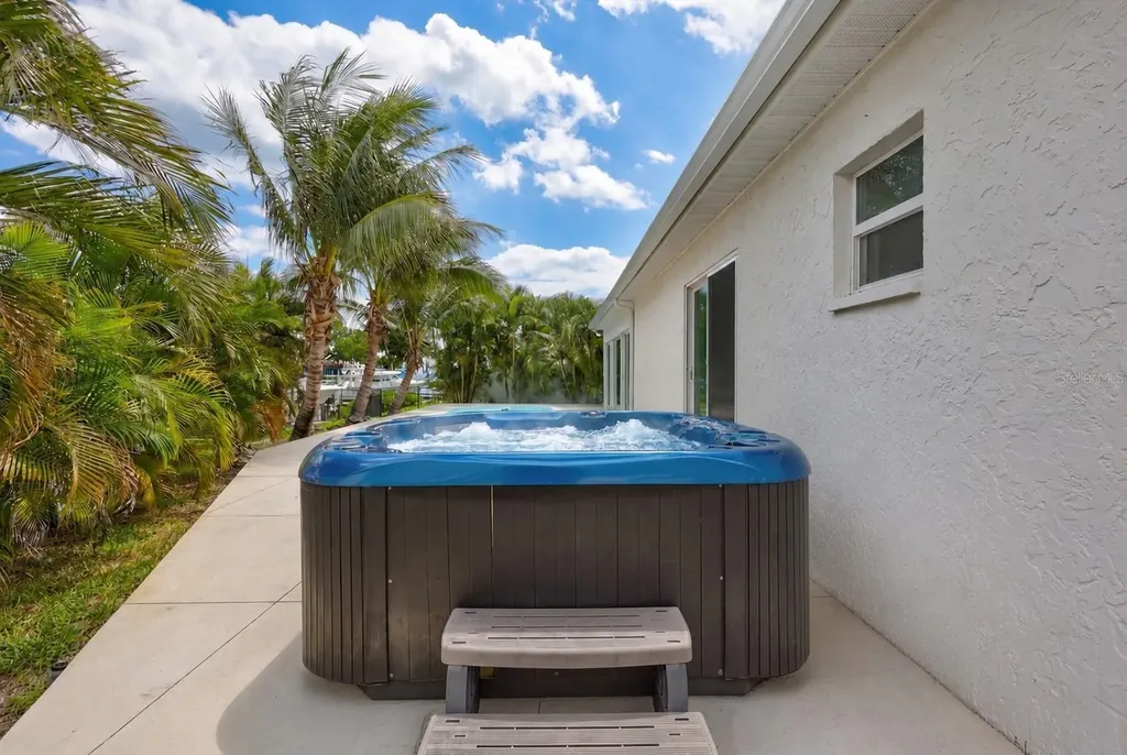 4417 Trout Drive SE St Petersburg FL 33705