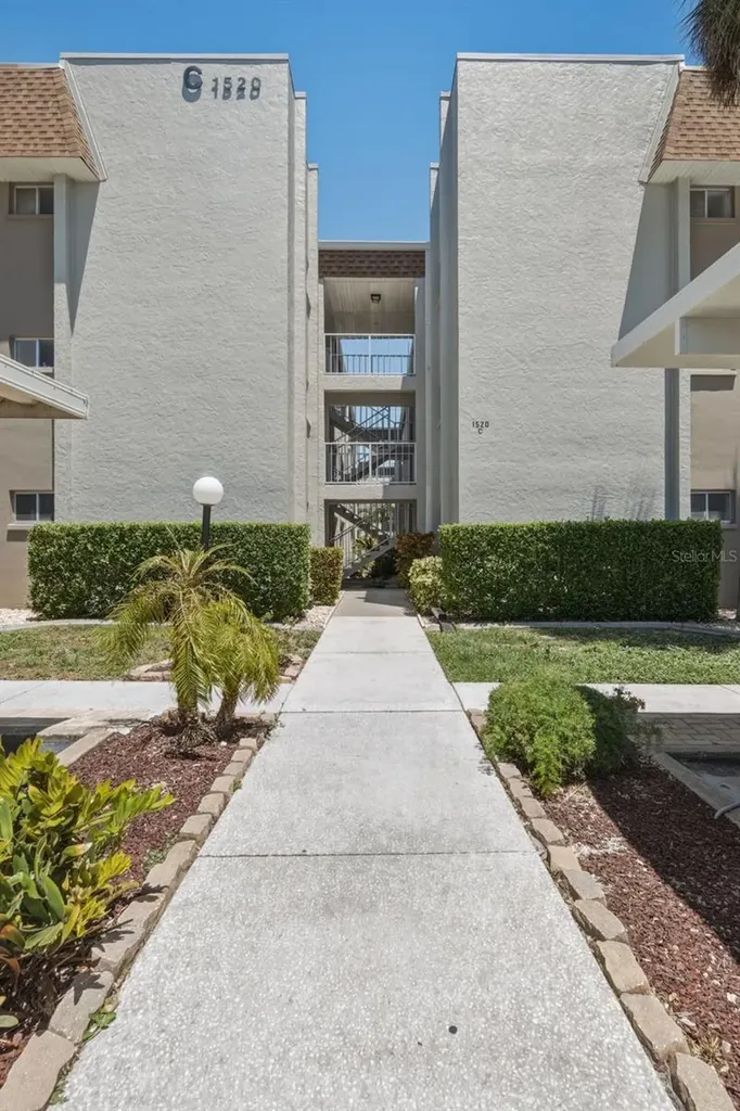 1520 Glen Oaks Drive E Sarasota FL 34232