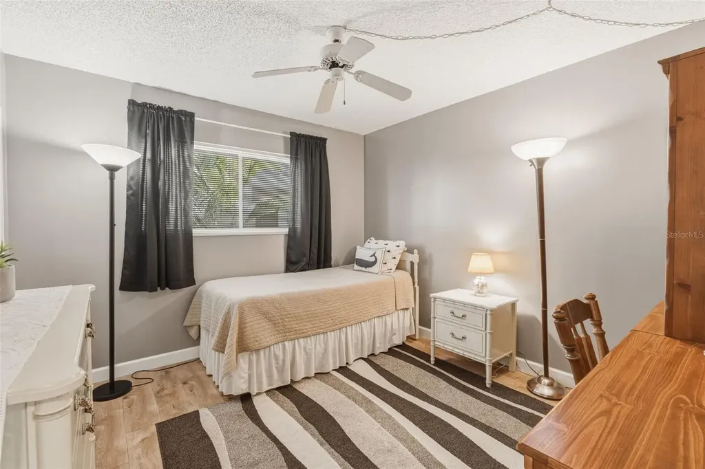 1520 Glen Oaks Drive E Sarasota FL 34232
