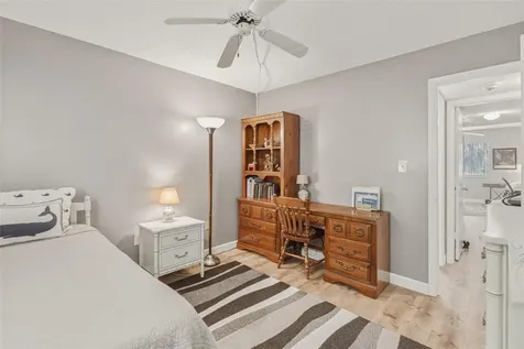1520 Glen Oaks Drive E Sarasota FL 34232