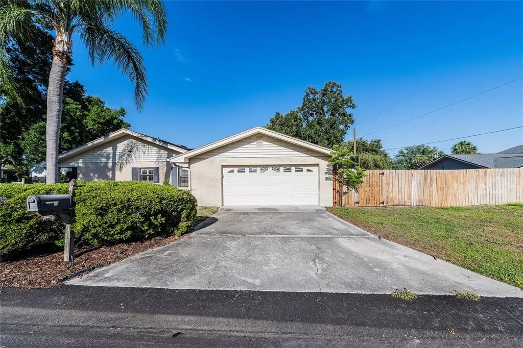 58 Lake Link Circle SE Winter Haven FL 33884