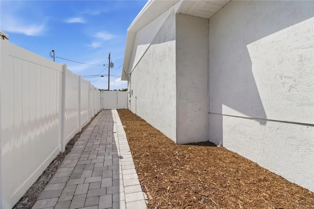4219 2nd Avenue NE Bradenton FL 34208