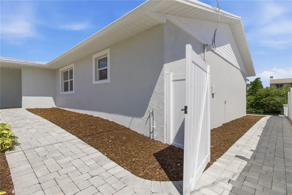 4219 2nd Avenue NE Bradenton FL 34208