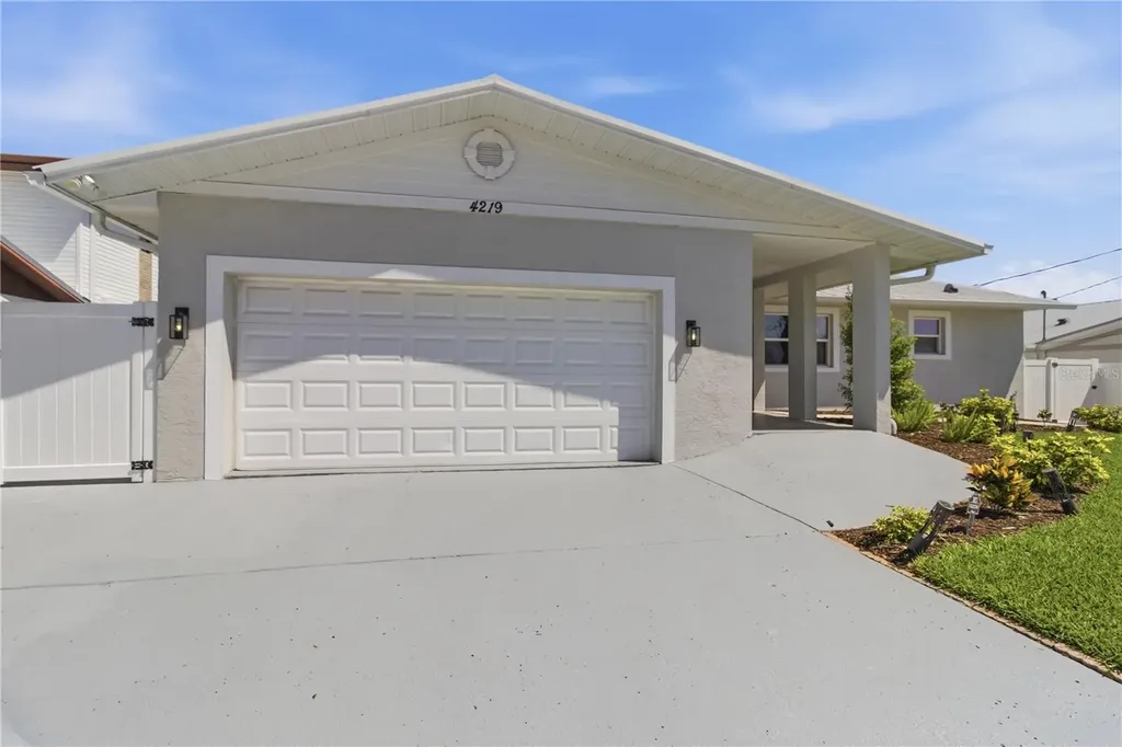 4219 2nd Avenue NE Bradenton FL 34208