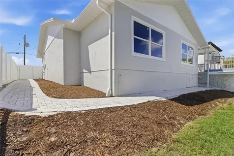 4219 2nd Avenue NE Bradenton FL 34208