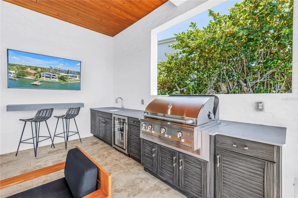 386 26th Avenue SE St Petersburg FL 33705