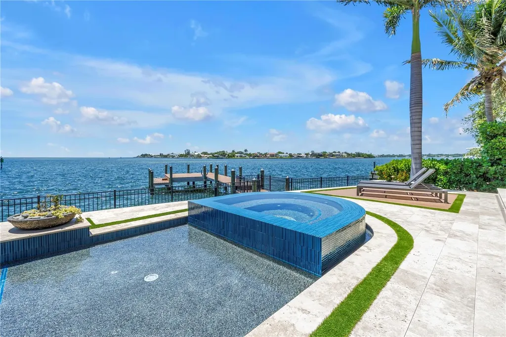 386 26th Avenue SE St Petersburg FL 33705
