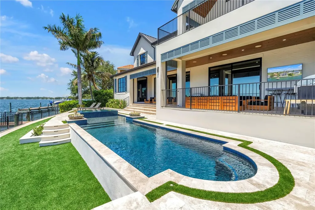 386 26th Avenue SE St Petersburg FL 33705
