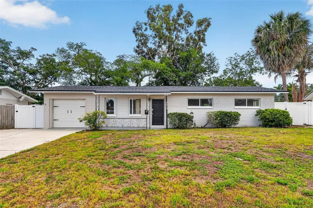 3673 Searobin Drive SE St Petersburg FL 33705
