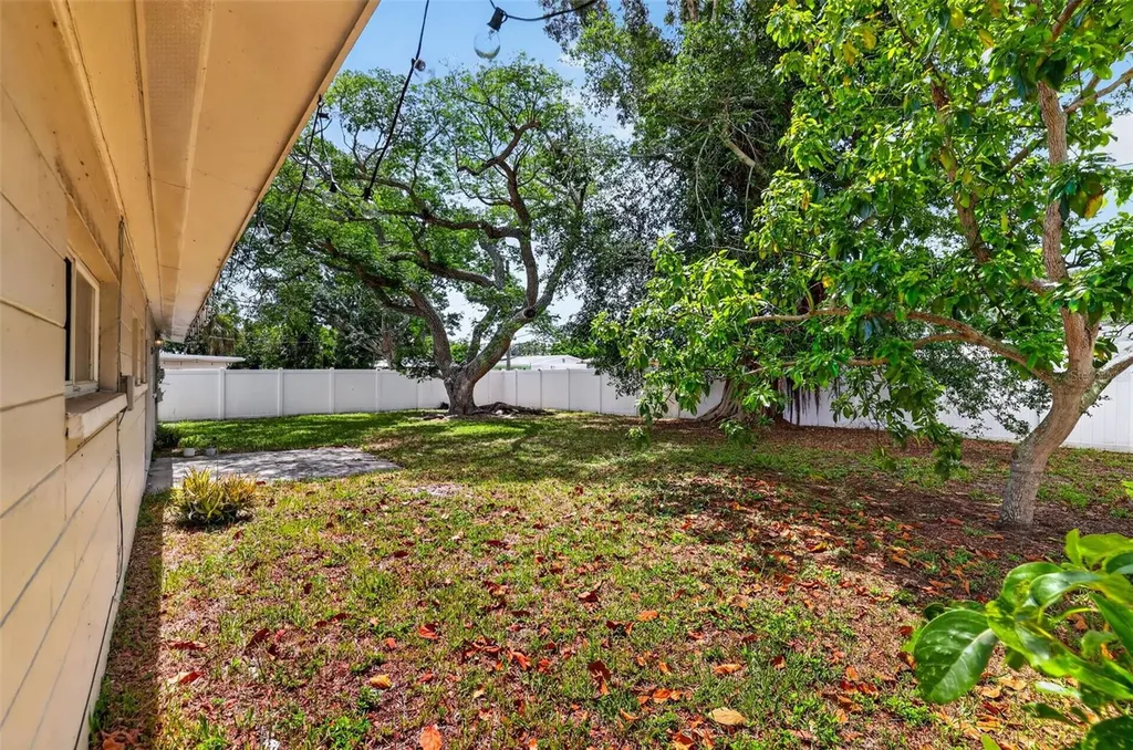 3673 Searobin Drive SE St Petersburg FL 33705