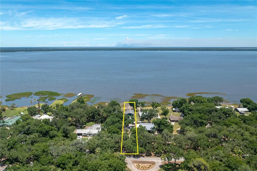 10742 W Beach Parkway Lake Wales FL 33898