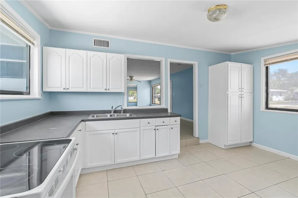 3711 W Leila Avenue Tampa FL 33611
