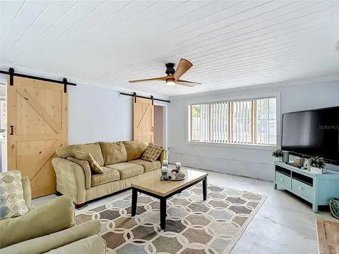 38703 9th Avenue Zephyrhills FL 33542