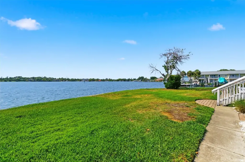 5107 Salmon Drive SE St Petersburg FL 33705