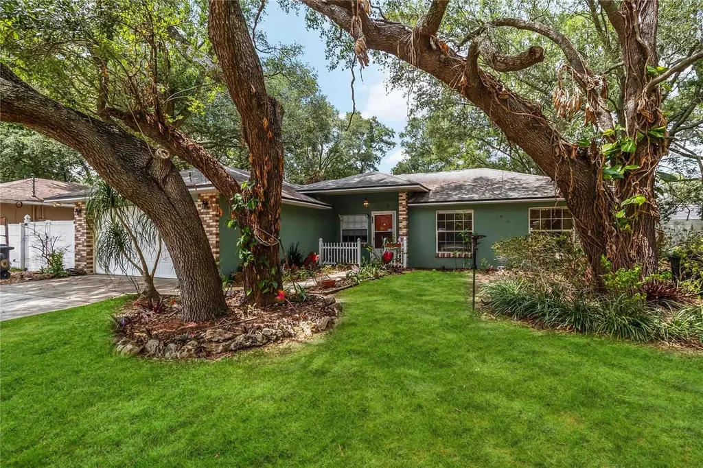 210 Madison Street Minneola FL 34715