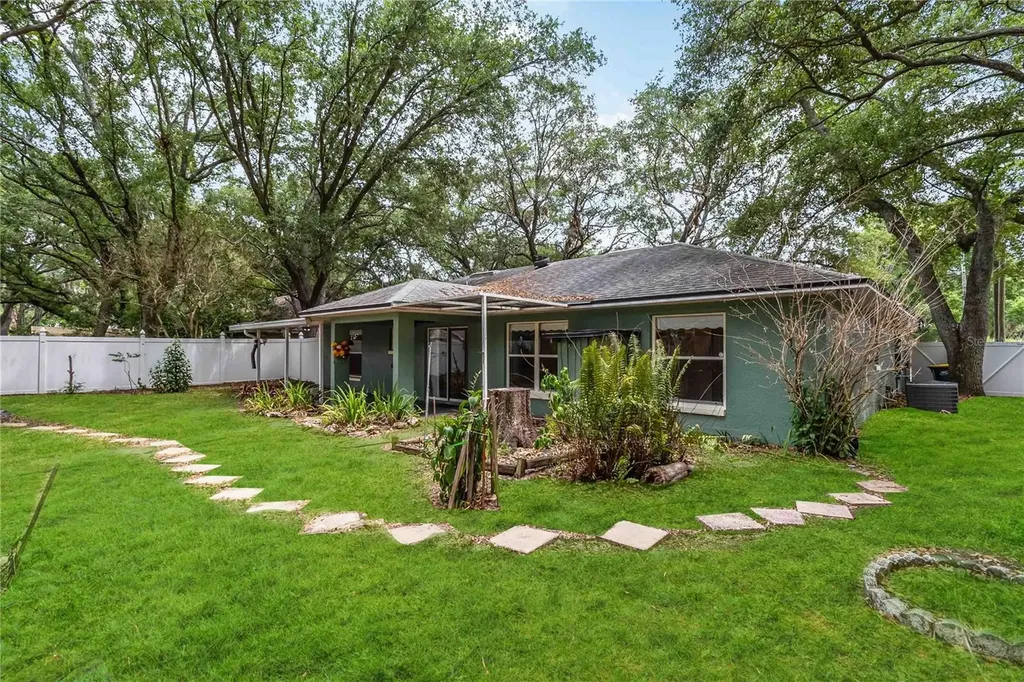 210 Madison Street Minneola FL 34715