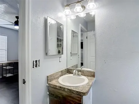 5625 23rd Street Zephyrhills FL 33542