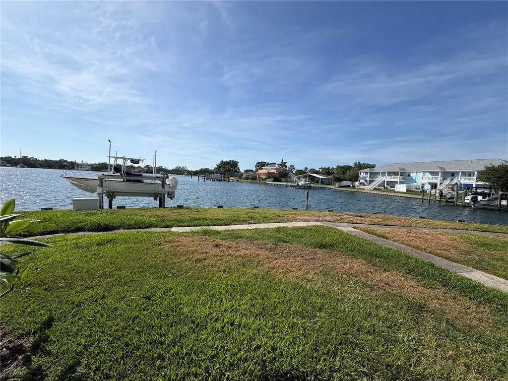 5001 Starfish Drive SE St Petersburg FL 33705