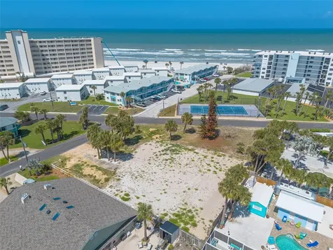 327 Due East Street New Smyrna Beach FL 32169