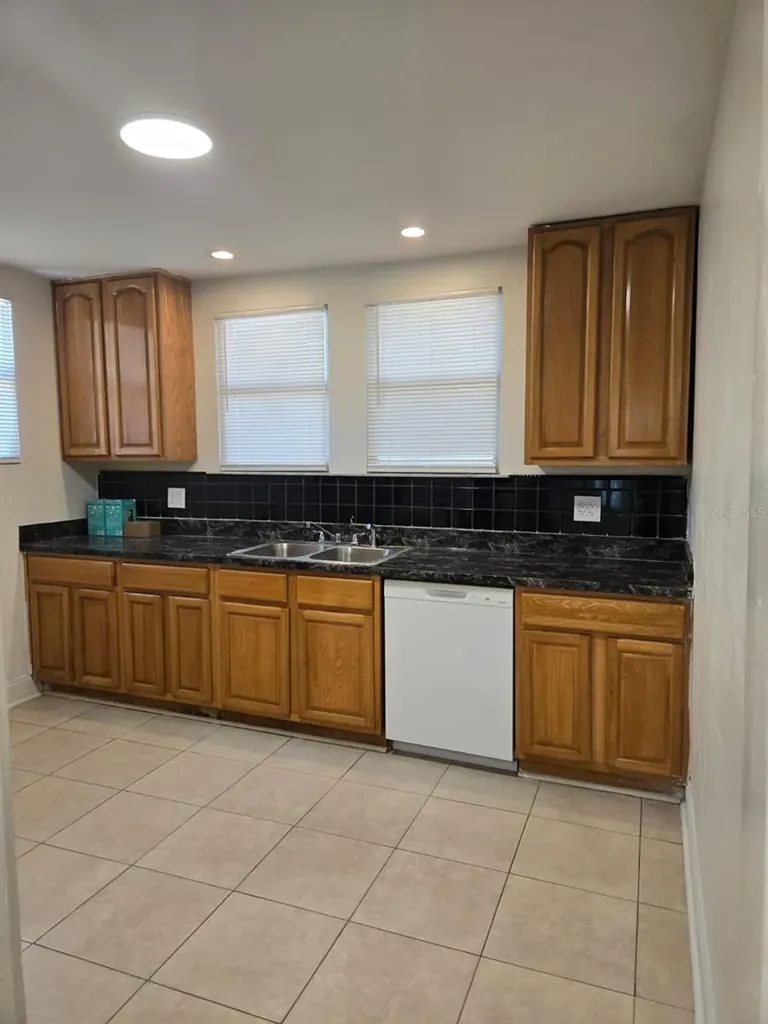 709 E James Street Tampa FL 33603