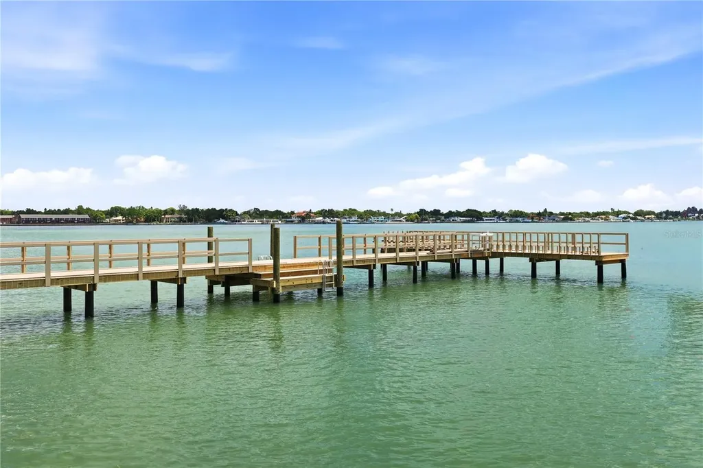 7400 Sunshine Skyway Lane S St Petersburg FL 33711