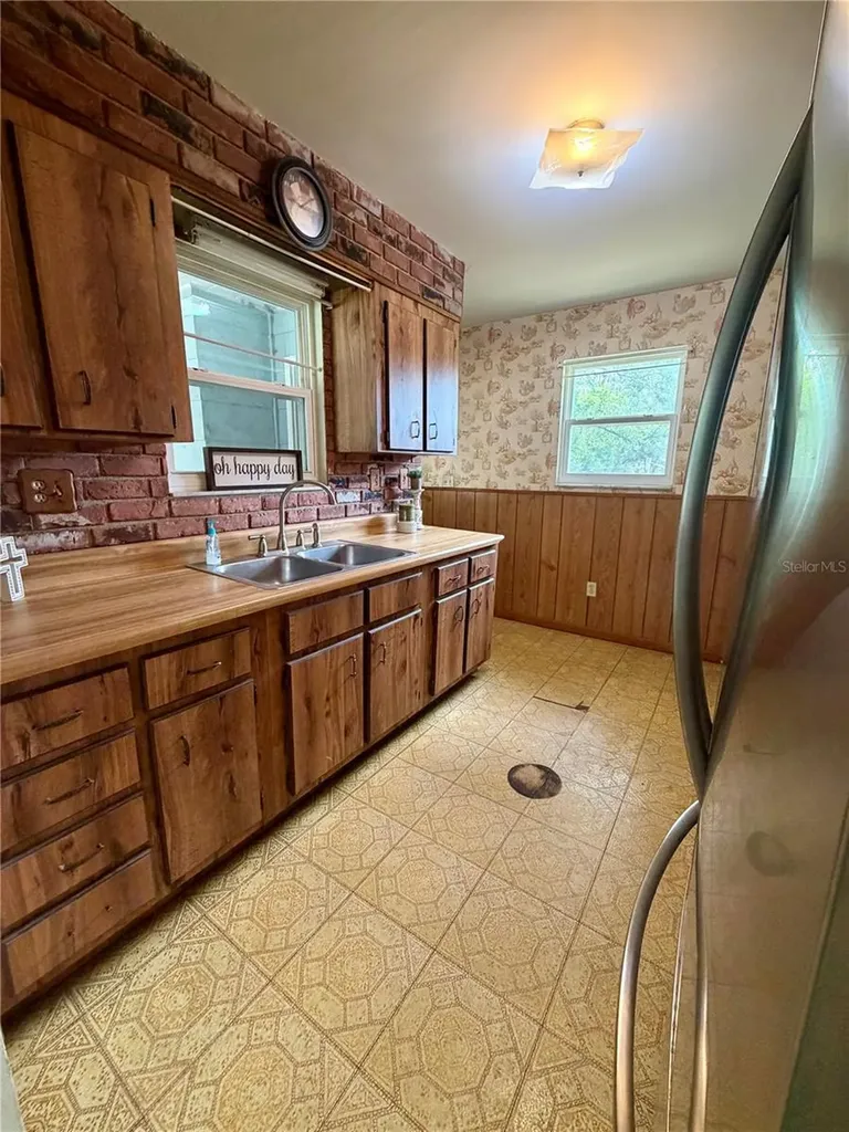 6105 NW 57th Court Ocala FL 34482