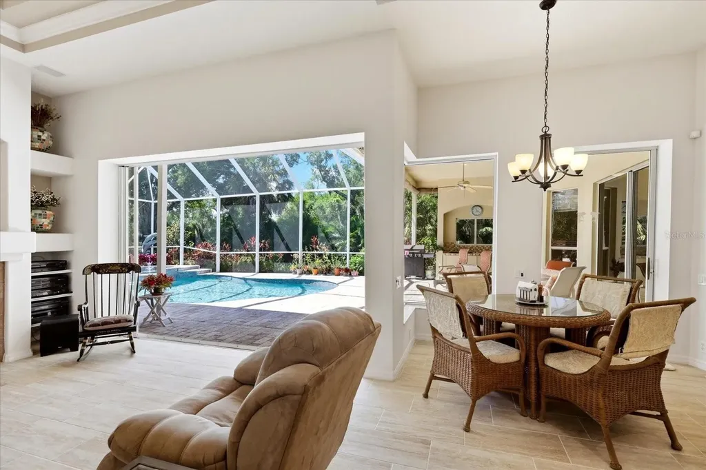 10010 Cherry Hills Avenue Circle Bradenton FL 34202