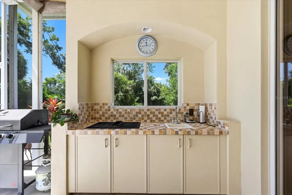10010 Cherry Hills Avenue Circle Bradenton FL 34202