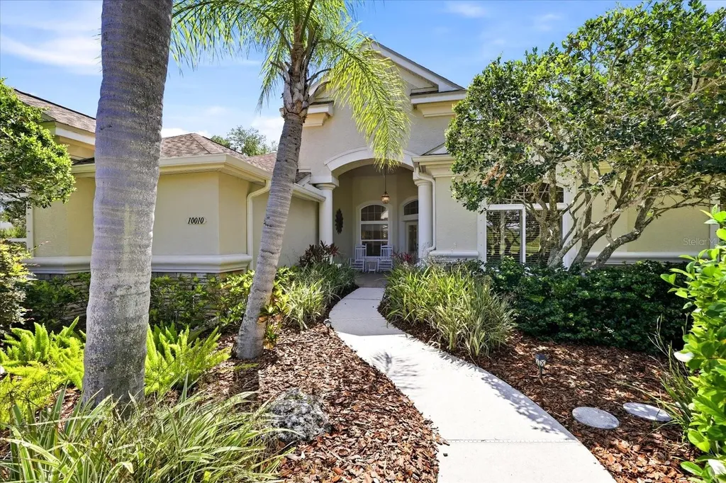 10010 Cherry Hills Avenue Circle Bradenton FL 34202