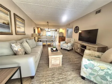 50 Woodlake Place Oldsmar FL 34677