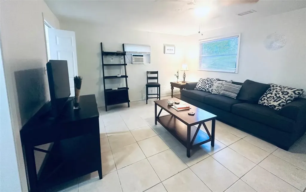 4811 Emerson Avenue S St Petersburg FL 33711