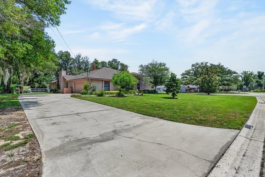 11214 Leprechaun Drive Riverview FL 33569