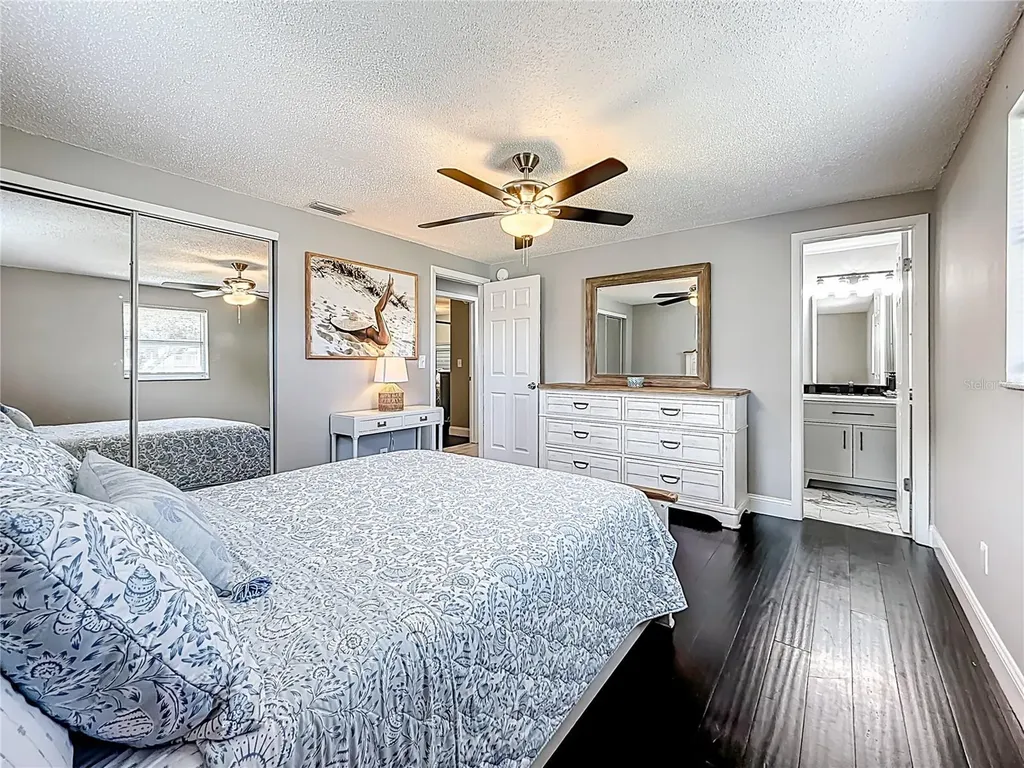 2449 66th Avenue S St Petersburg FL 33712