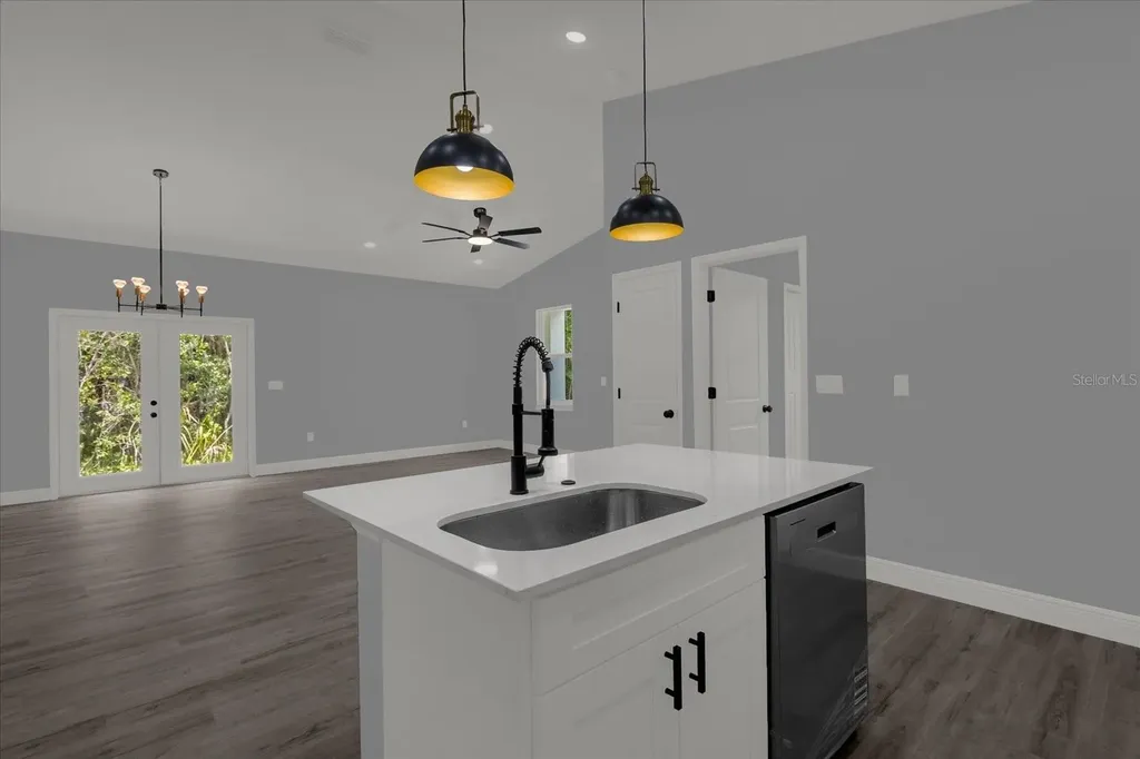1126 S Thompson Avenue Deland FL 32720