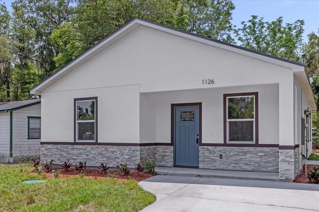 1126 S Thompson Avenue Deland FL 32720