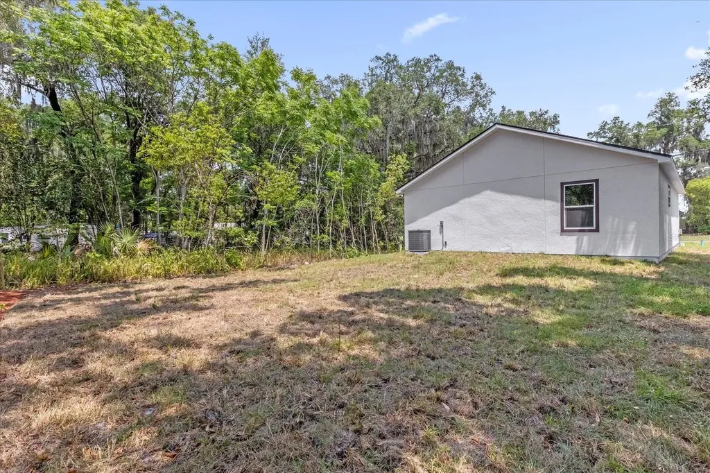 1126 S Thompson Avenue Deland FL 32720