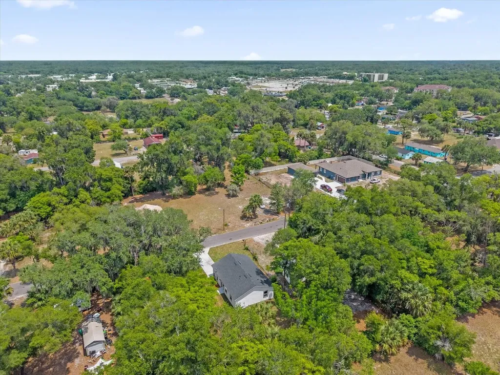 1126 S Thompson Avenue Deland FL 32720
