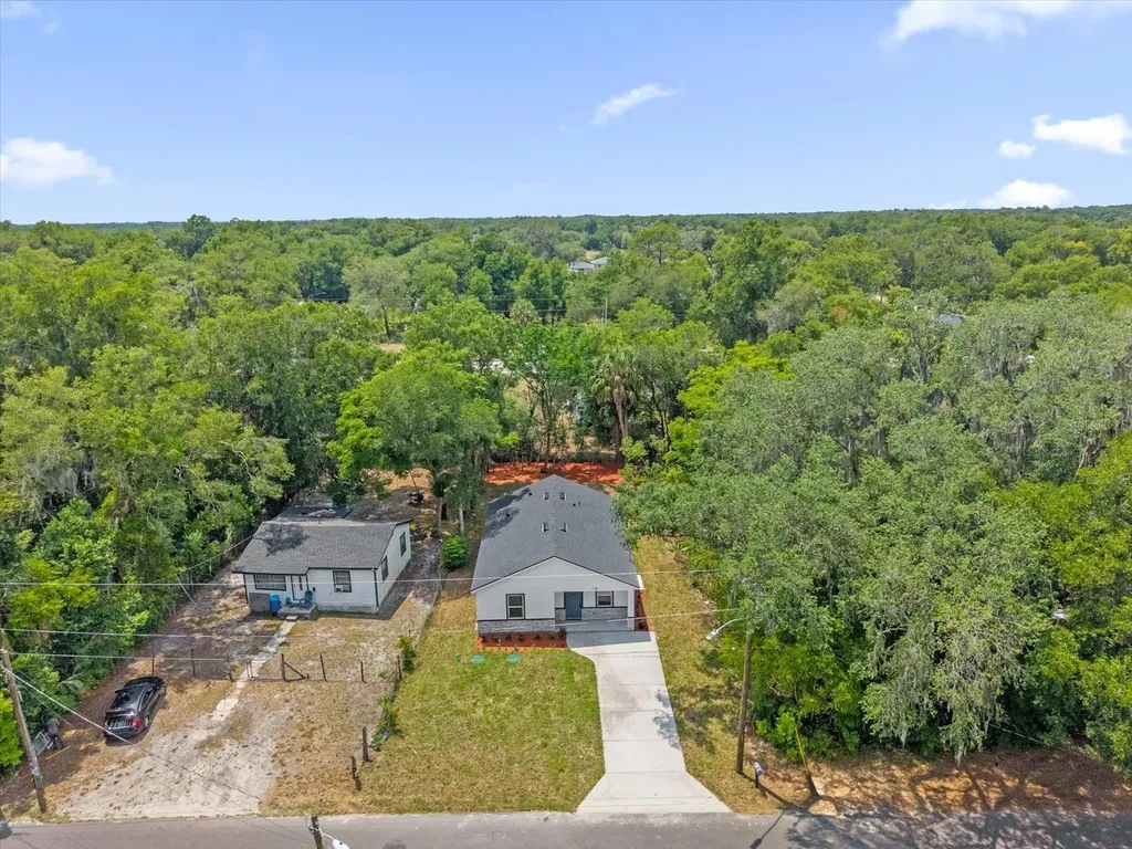 1126 S Thompson Avenue Deland FL 32720