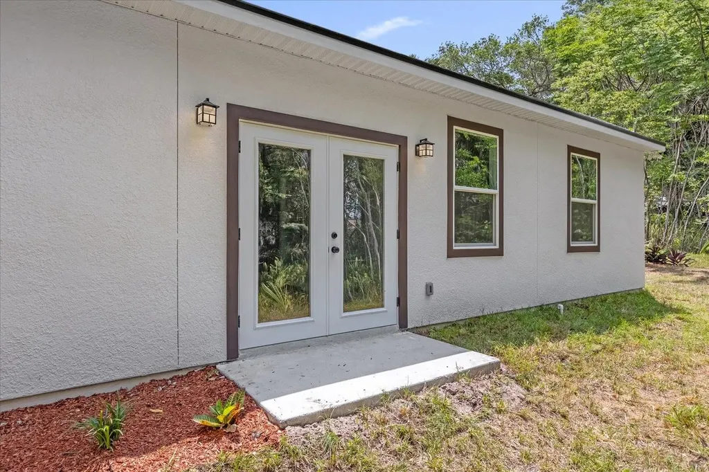 1126 S Thompson Avenue Deland FL 32720