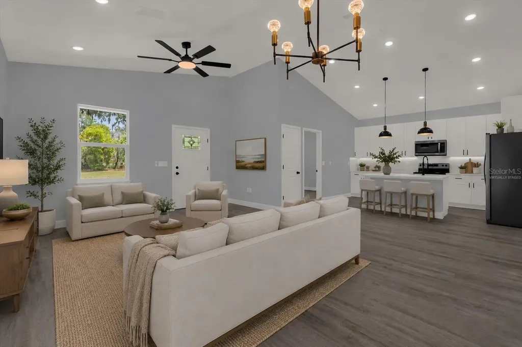 1126 S Thompson Avenue Deland FL 32720