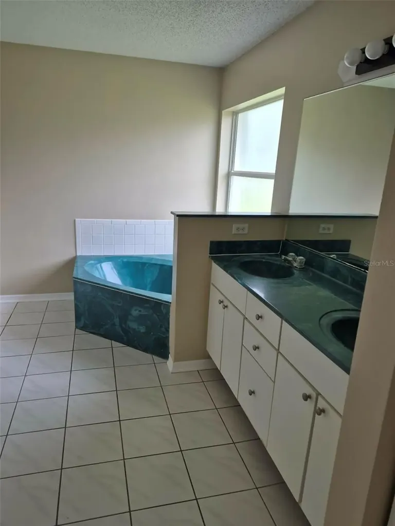 11 Poinsettial Lane Palm Coast FL 32164