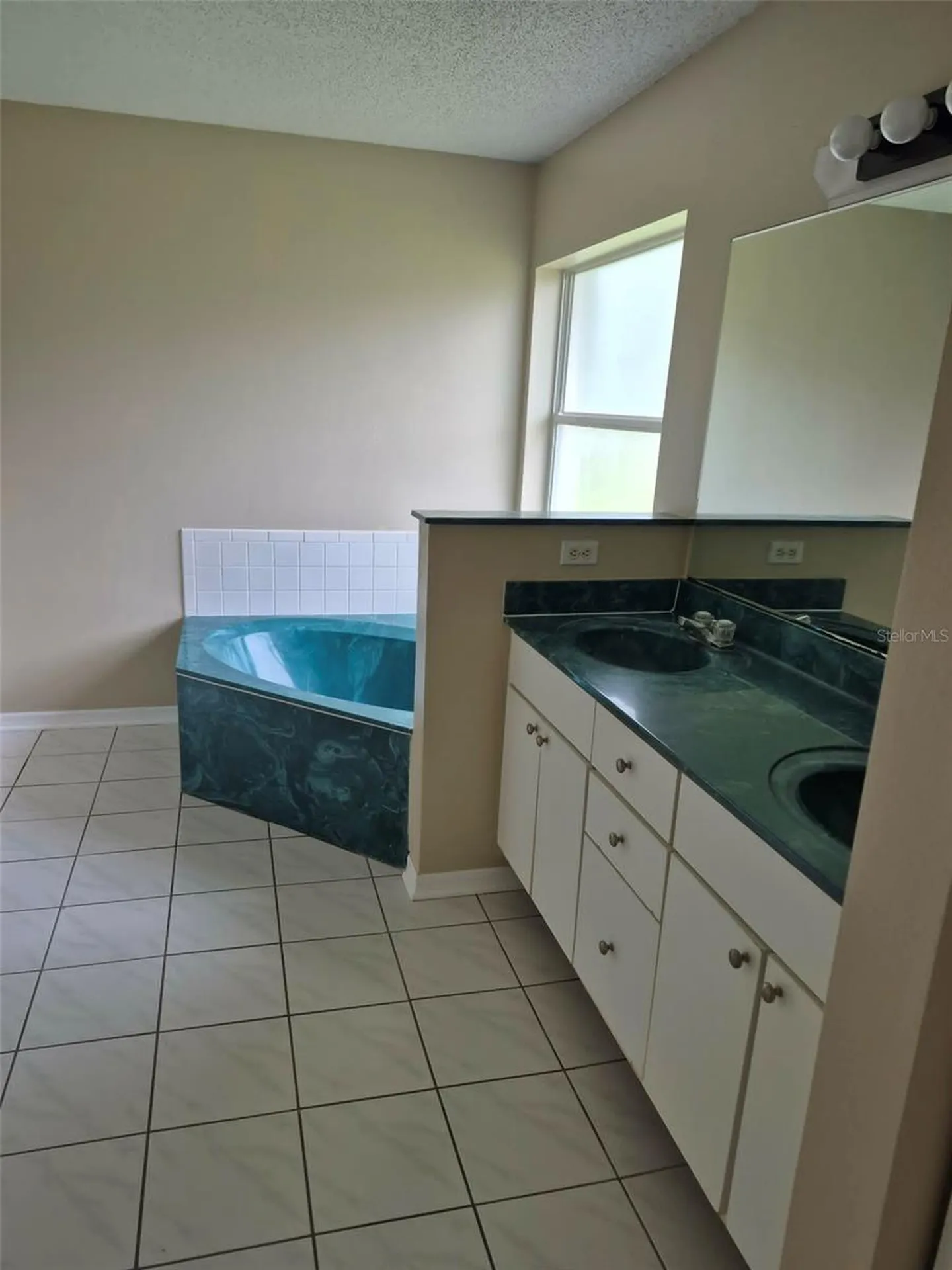 11 Poinsettial Lane Palm Coast FL 32164
