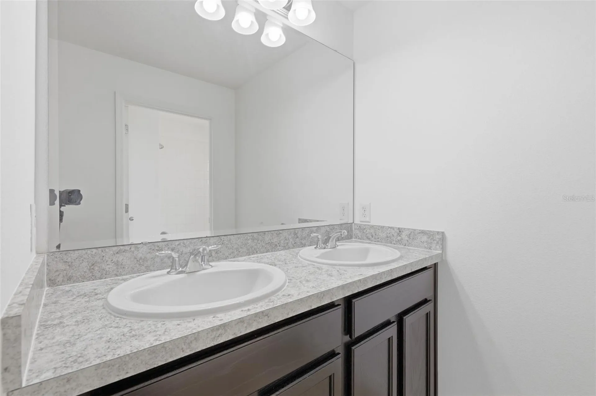 652 Samuel Place Davenport FL 33837