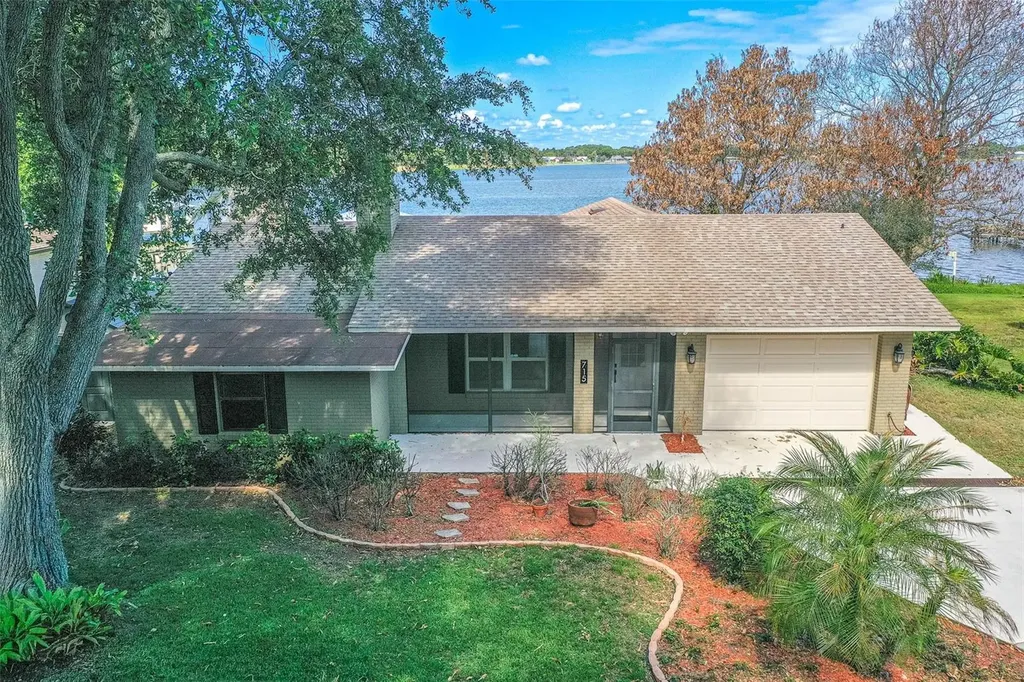 715 S Lakeside Terrace Eagle Lake FL 33839