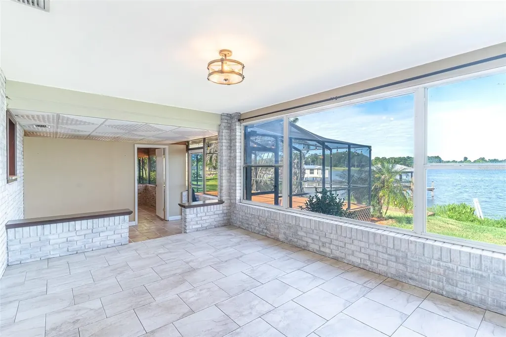 715 S Lakeside Terrace Eagle Lake FL 33839